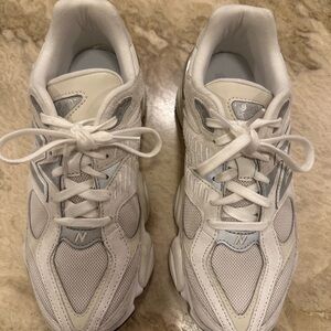 New Balance Women's White Sneakers Gender Inclusive 9060